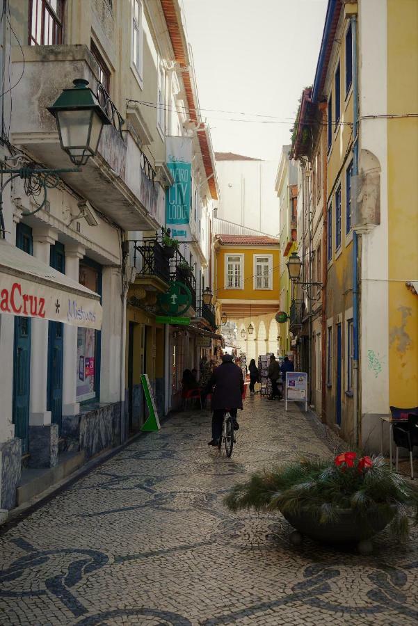 Downtown Shelter - Casa Da Praca Apartment Aveiro Luaran gambar